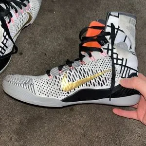 Kobe 9 Elites. Slightly dirty still in good condition no wear and tear or damage The Nike Kobe 9 Low  main image 4